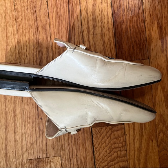 Gucci Cream Mules with Playful Strawberry Design - Picture 4 of 7